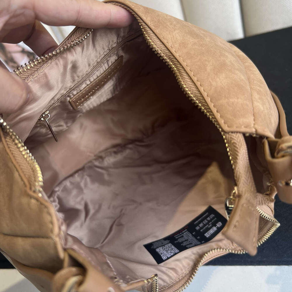 Elegant Suede Purse with Detachable Strap for Versatile Wear