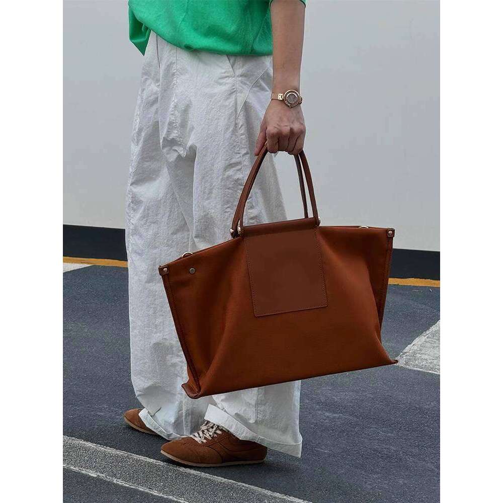 Spacious Interior Design Featuring multiple compartments including zippered pockets, making it easy to organize your belongings efficiently