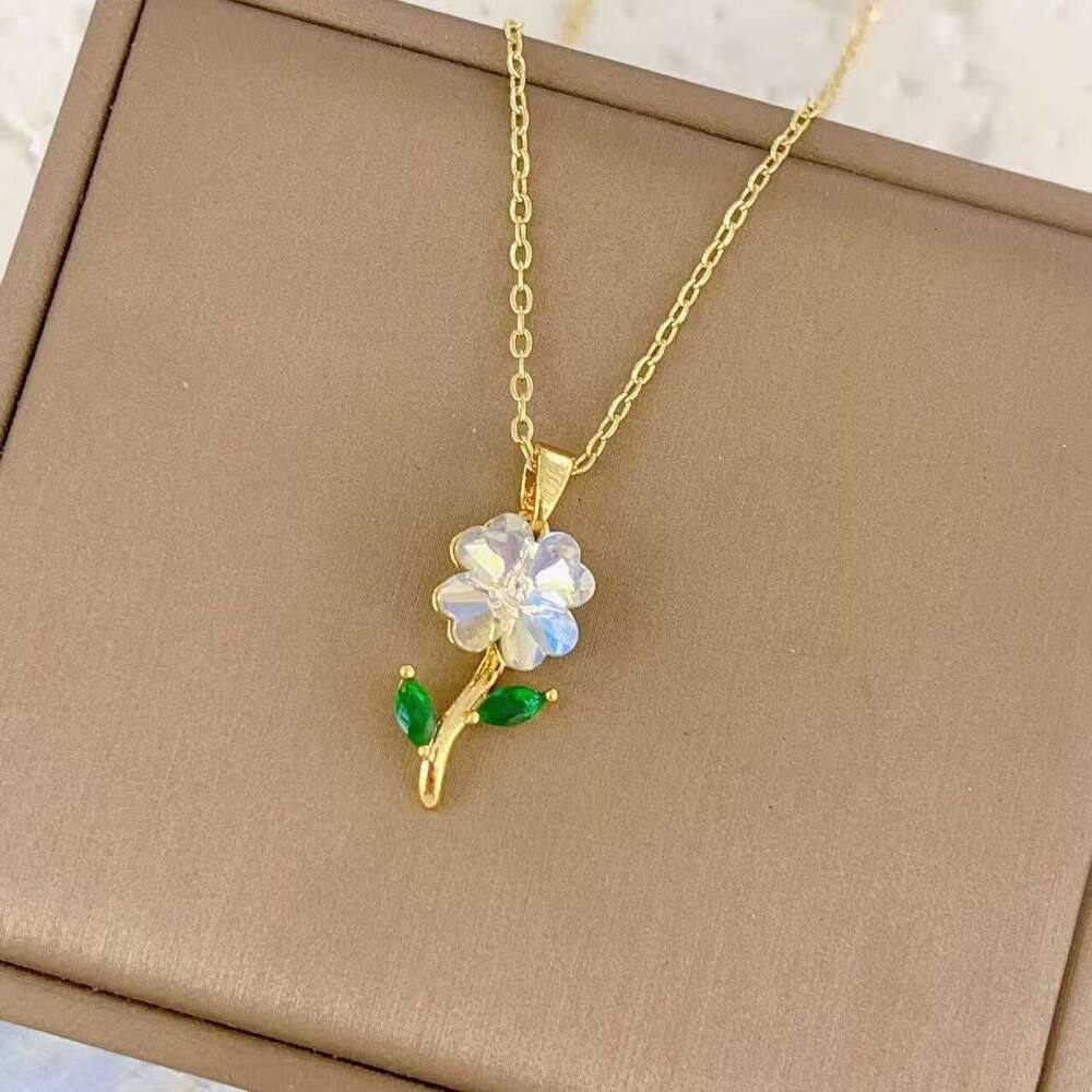 Summer Fresh Four-Leaf Clover Design Pendant Light Necklace For Women Ins Style Titanium Steel Non-Fading Collarbone Chain B0d
