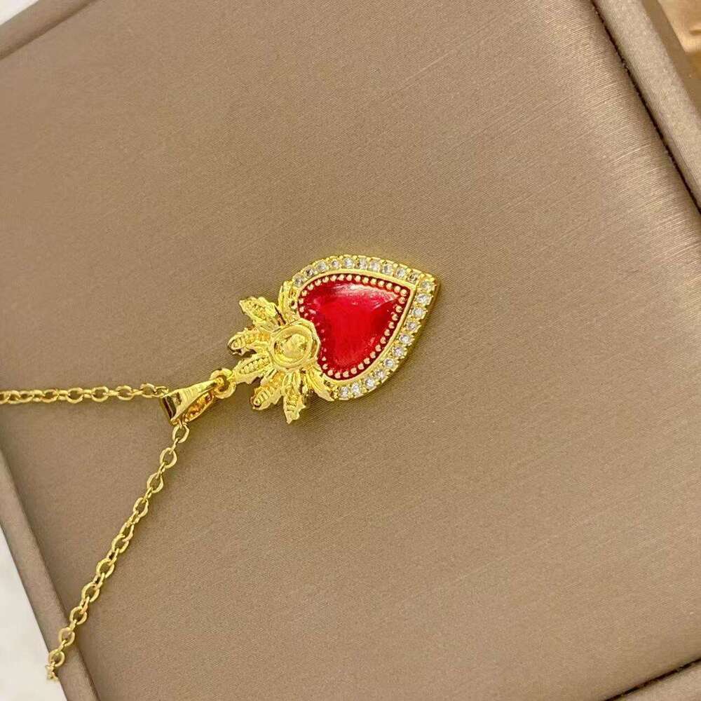 New Heart Crown Necklace Pendant For Women Copper Gold Plated Micro Pave Zircon Collarbone Chain B02