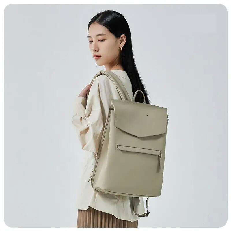 Fashion New Japanese And Korean Simple Casual Versatile Backpack For Work Commuting Light Style Business Women Bag Trendy
