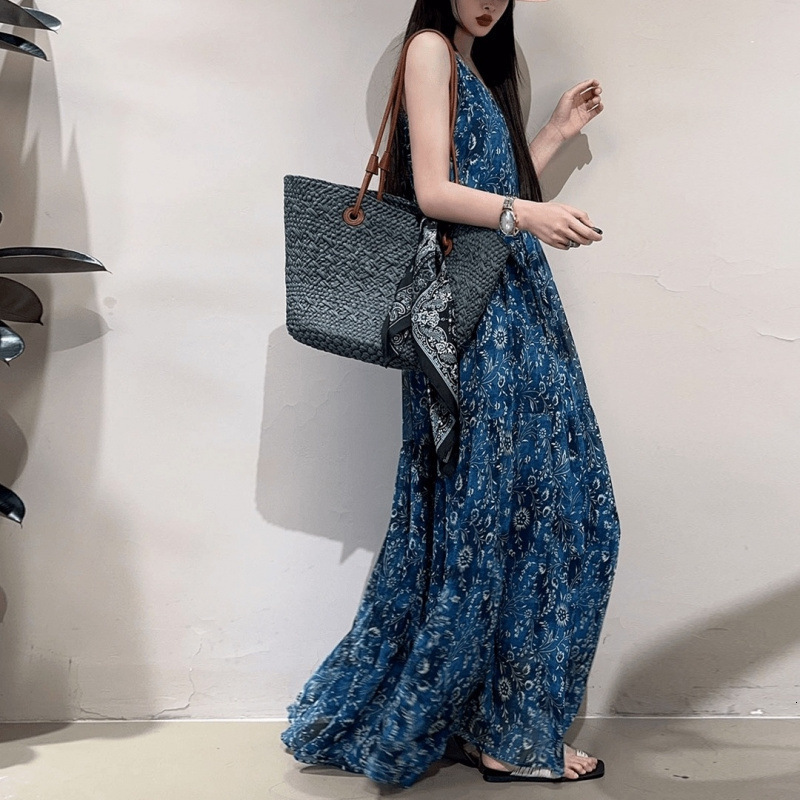 2025 Summer Dark Blue Floral Dress Strap Long Tall Extended Version Beach Photo Vacation Fairy