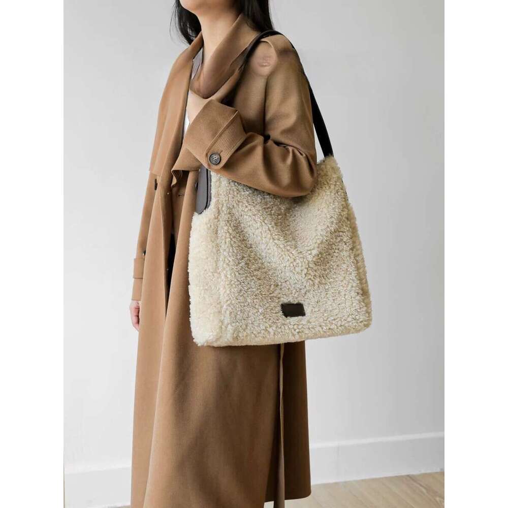 Elevate your commute with this spacious tote bag crafted from premium lamb woolperfectly balanced functionality meets sophistication.