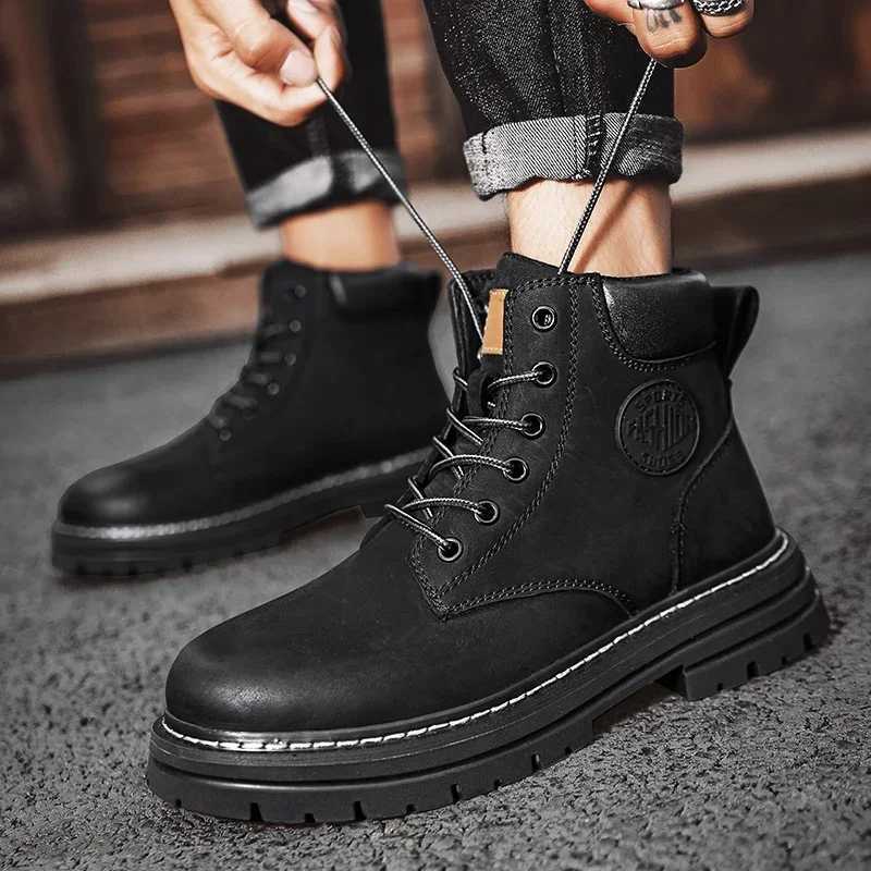 Boots Men High Top Boots High Quality Women Leather Shoes Fashion Outdoor Sneakers Men Lace Up Non-Slip Ankle Boots for Couples W250716