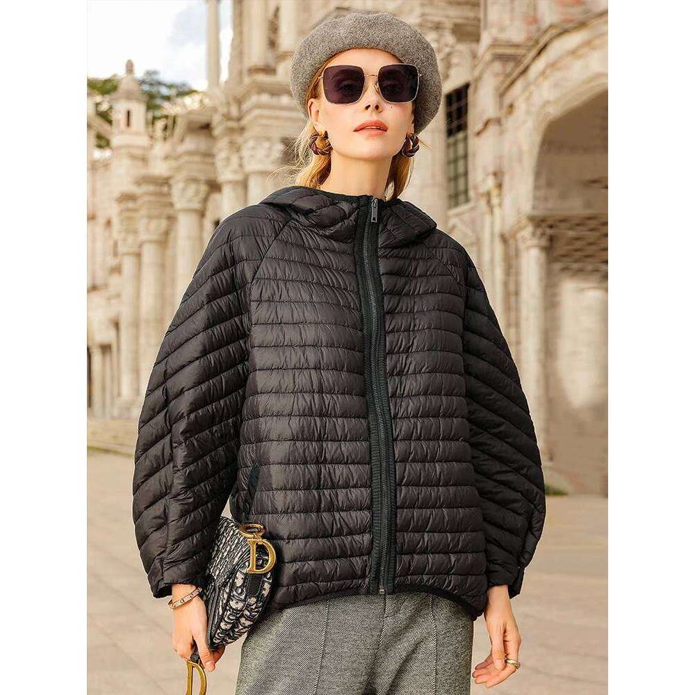 Lagabogy 2025 New Winter Short Puffer Jacket Women Ultra Light 90%White Duck Down Coat Loose Female Feather Parka Hooded Outwear MDNG