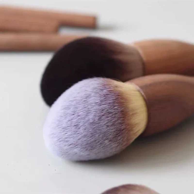 1Pcs European Vintage Wood Handle Makeup Brush High Quality Walnut Loose Powder Blush Foundation Contour Brush Super Soft XJ2500716