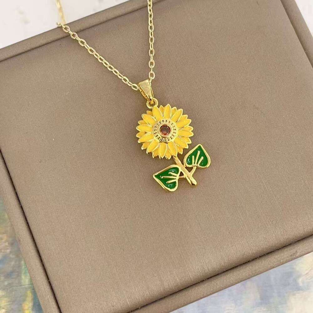 Oil-Drip Yellow Suower Pendant Light Necklace For Women Fashion Niche High-End Titanium Steel Clavicle Chain Eb8