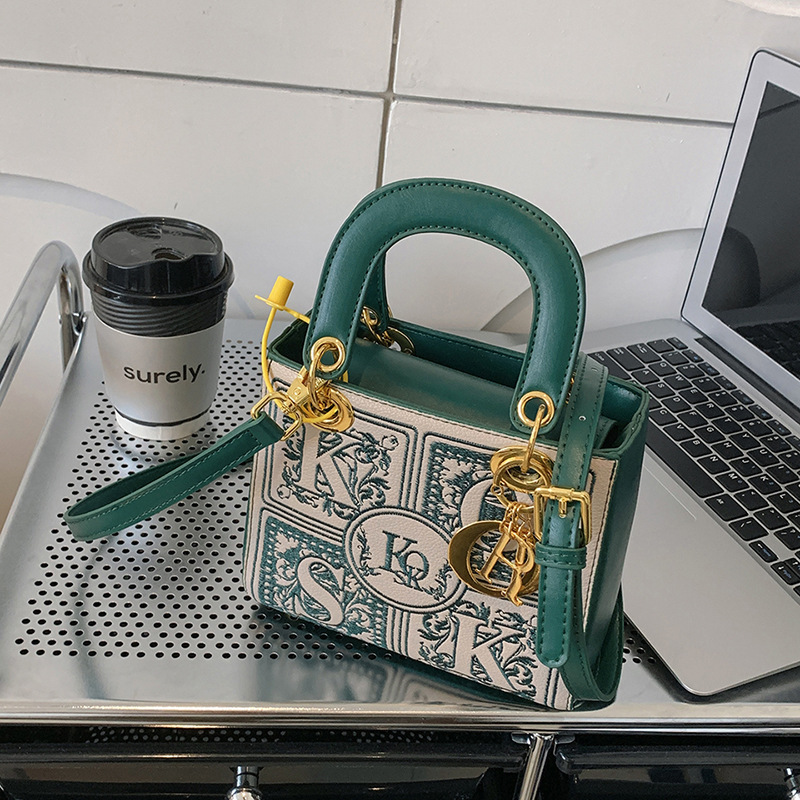 Designer Embroidered 2025 New Fashion Trendy Niche High-end Handbag Shoulder Crossbody Luxury Women's Bag