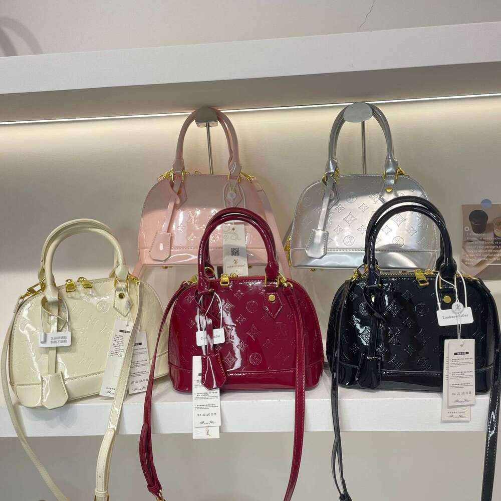 Fashion Fashion Shell Handbag 2025 New Letter Shoulder Crossbody Bag Niche Trendy Popular