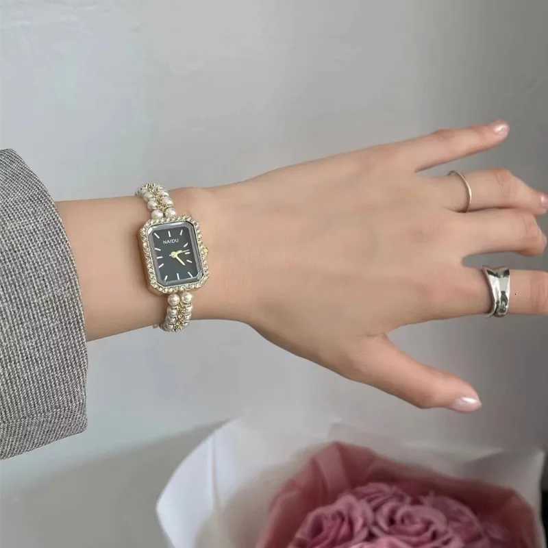 Luxury Wen Bracelet Fashion Small Square Dial Ladies Vintage Shell Pearls Chain Quartz Wrist Fem Clock Wholesale Y250715
