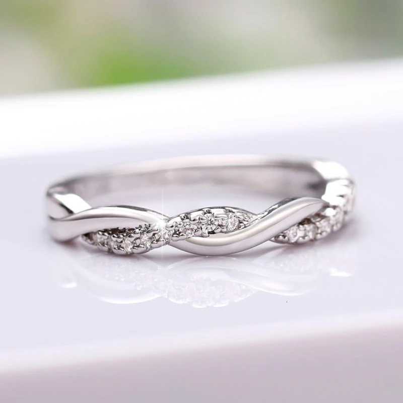 Huitan Fancy Womens Finger Ring Twist Band with Sparkling Cubic Zirconia Hot Wedding Engagement Rings Fashion Versatile Jewelry S250716