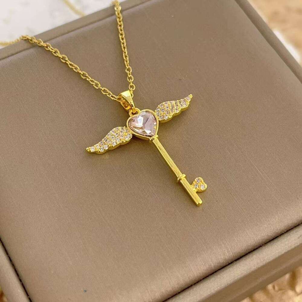 Cute Wing Key Necklace Jewelry With Zirconia, Simple Versatile Collarbone Chain For Women, Non-Fading New Style C7a