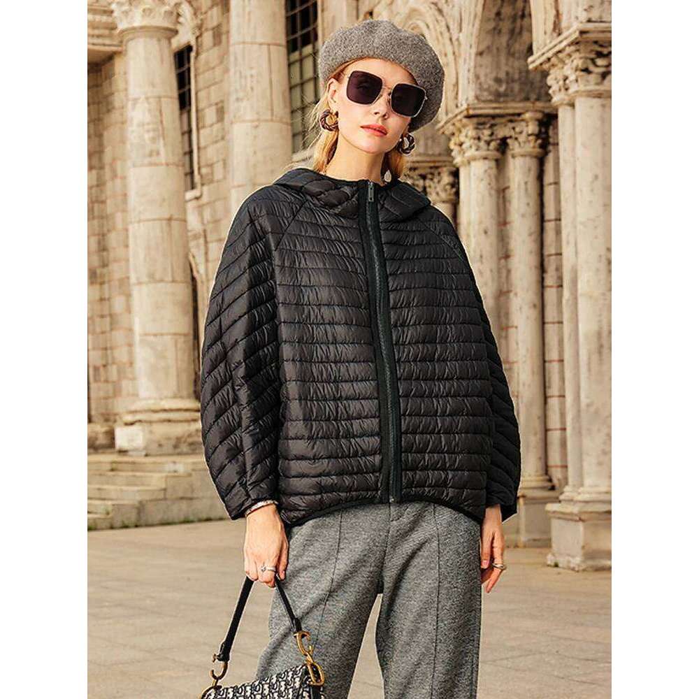 Lagabogy 2025 New Winter Short Puffer Jacket Women Ultra Light 90%White Duck Down Coat Loose Female Feather Parka Hooded Outwear MDNG
