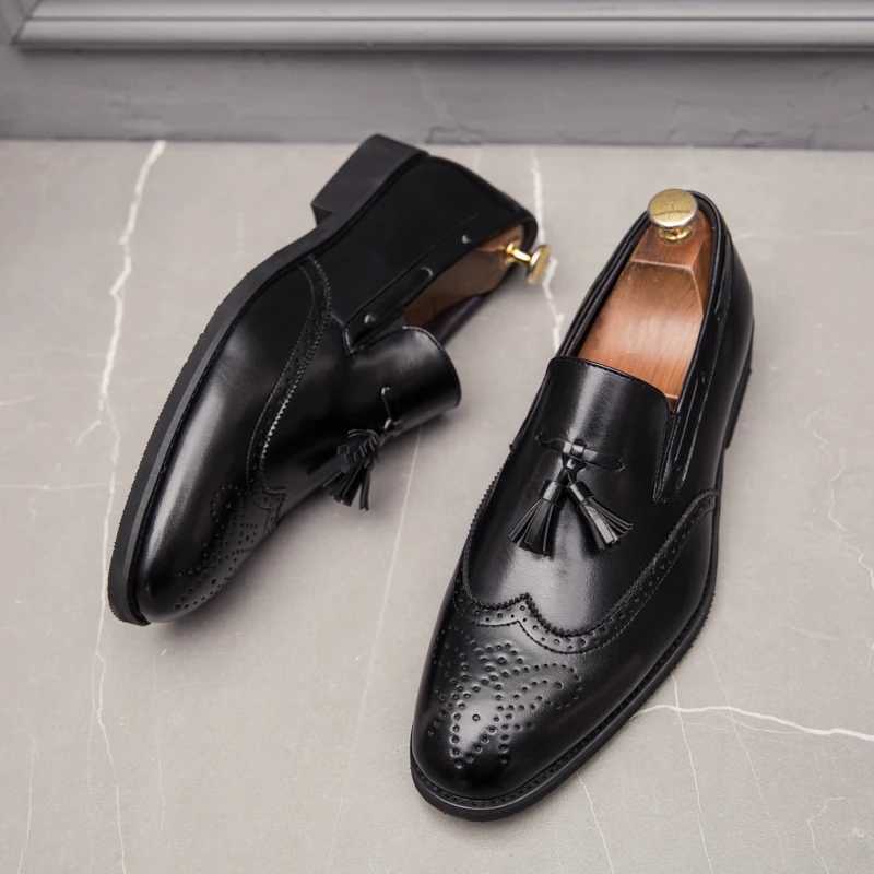 Tassel Carving Loafer Shoes Men Slip on Driving Moccasins Mens Comfortable Leather Shoes Men Wedding Shoes Fashion Casual Shoes W250716