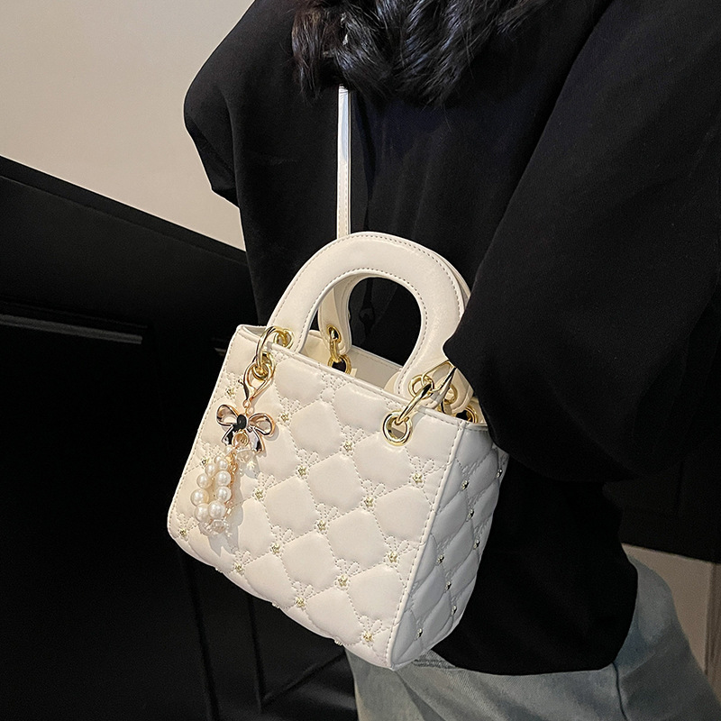 Designer 2025 Summer New Princess Diana Casual Handbag Niche Texture Fashion Versatile Shoulder Crossbody Light Luxury Women's Bag