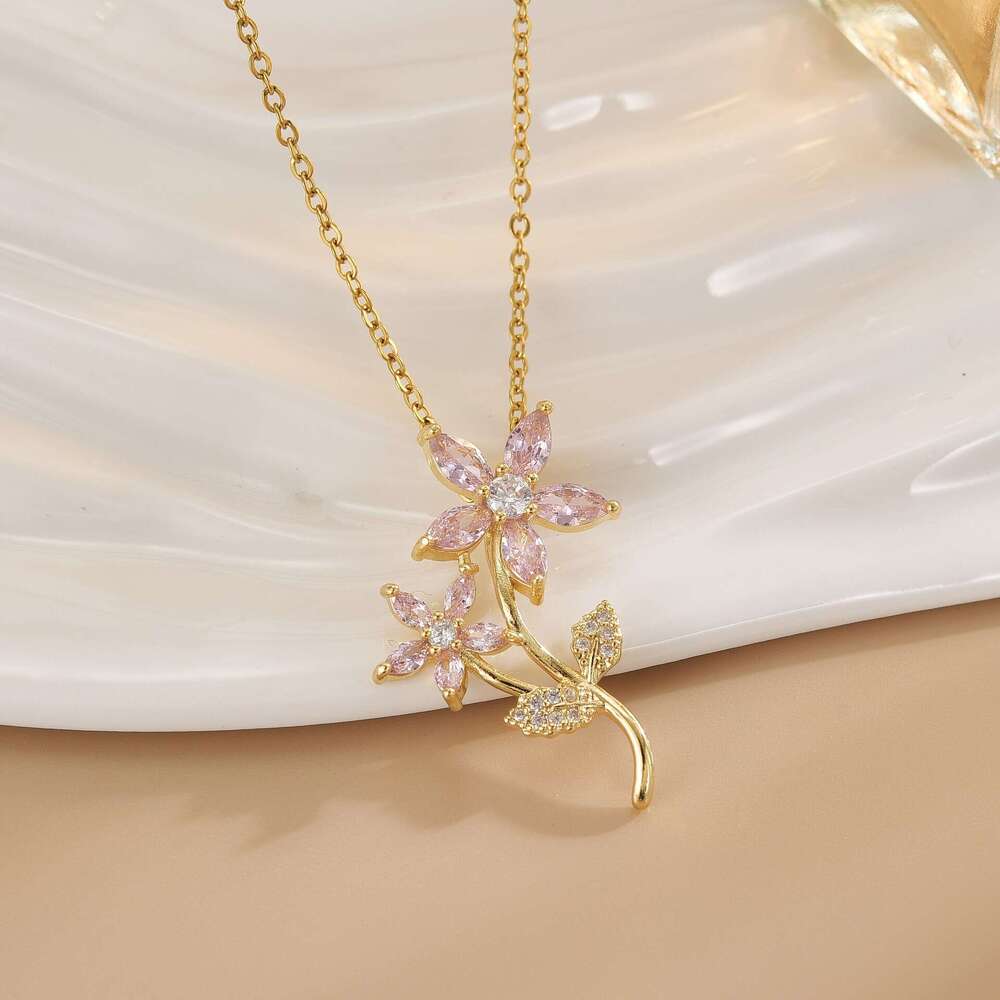 Fashion Classic Niche Personality Zircon Flower Necklace For Women Elegant Versatile Light Accessory 527