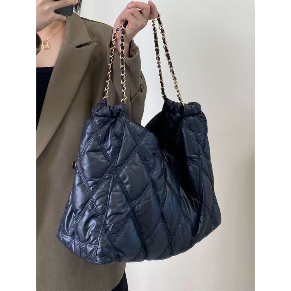 Premium Insulated Quilting Design: Stylish & Practical Korean Fashionable Large Tote Bag