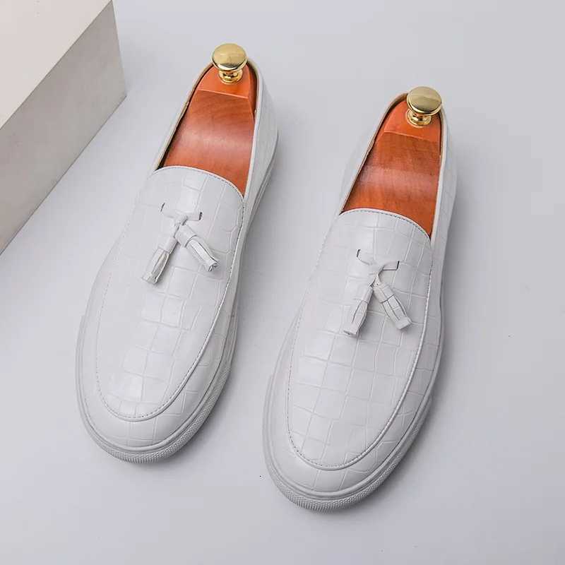 Britain Fashion Men Slip On Flats Odile Pattern Patent Leather Shoes Casual Loafers Formal Dress Footwear Mens Shoes Y250715