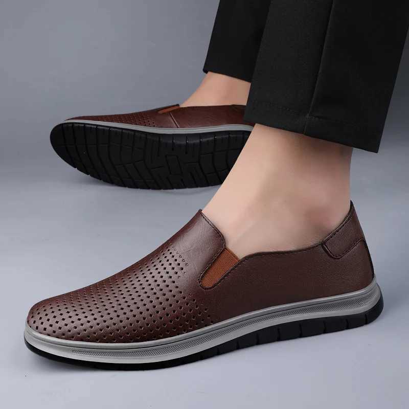 Luxury Men Casual Slip-on Breathable Punching Split Leather Shoes Men Classic British Style Loafers Shoes Outdoor Driving Shoes W250716