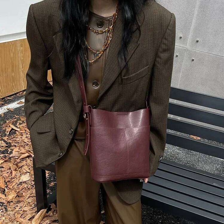 2025 Leather Large-Capacity Bucket Fashion New Trend Shoulder Armpit Crossbody Bag