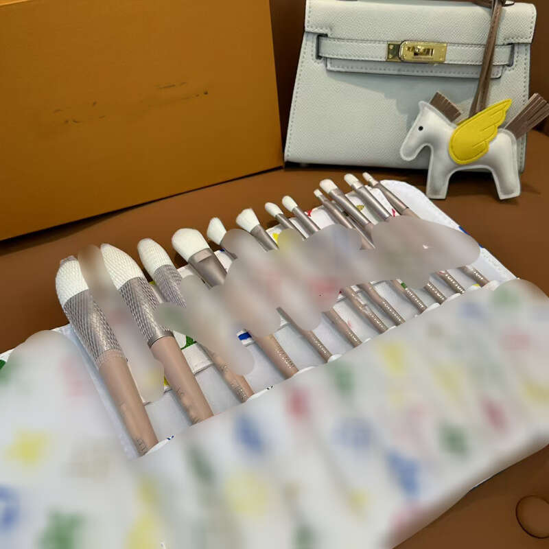 12-Piece Makeup Eyeshadow Blush Powder Concealer Highlighter Brush Beginner Female Full Set Brushes 255