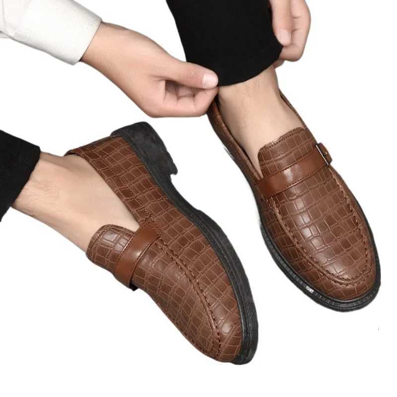 Men Thick Soled Loafers Leather Shoes Thick Soled Round Toe Men Casual Shoes Comfortable Classic Leather Shoes W250716