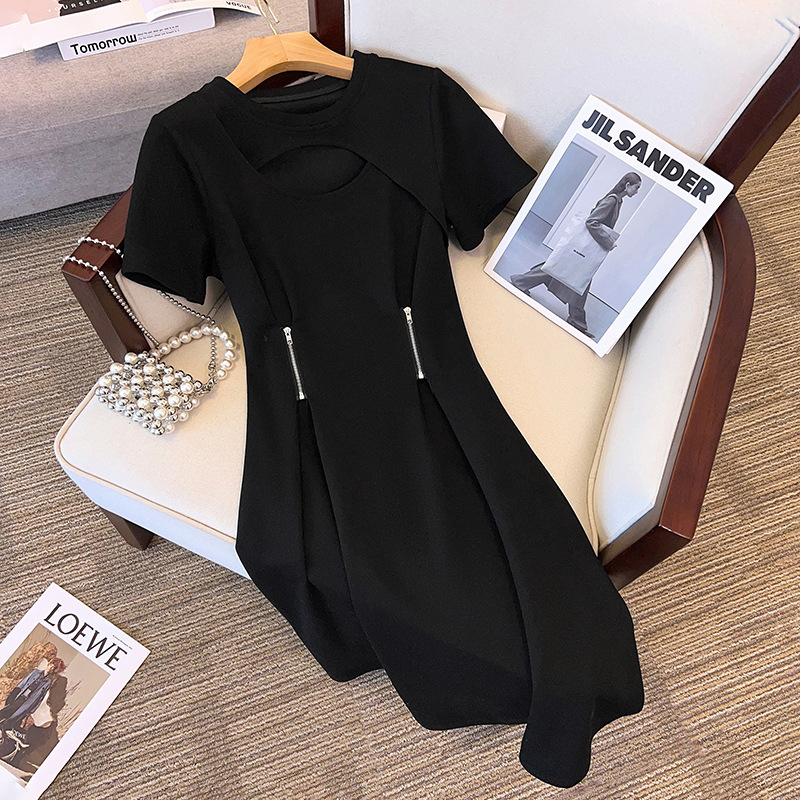 2025 Plus Size Summer Dress for Chubby Girls, Slimming, Tummy Covering, Waist Cinching, Pleated Round Neck Dress, Women's Light Luxury Fashion De