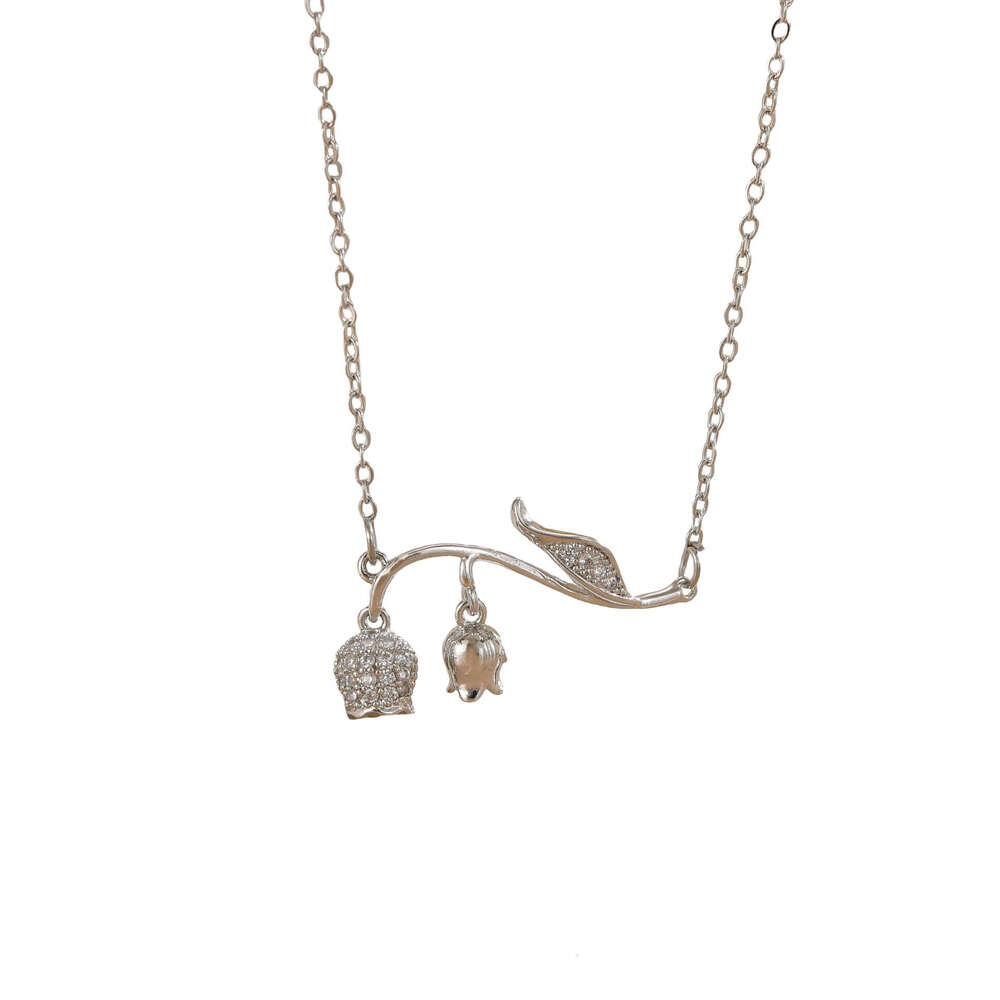 Fashion Titanium Steel Necklace For Women Elegant High-End Flower Pendant Irregular Versatile Collarbone Chain Jewelry B0c