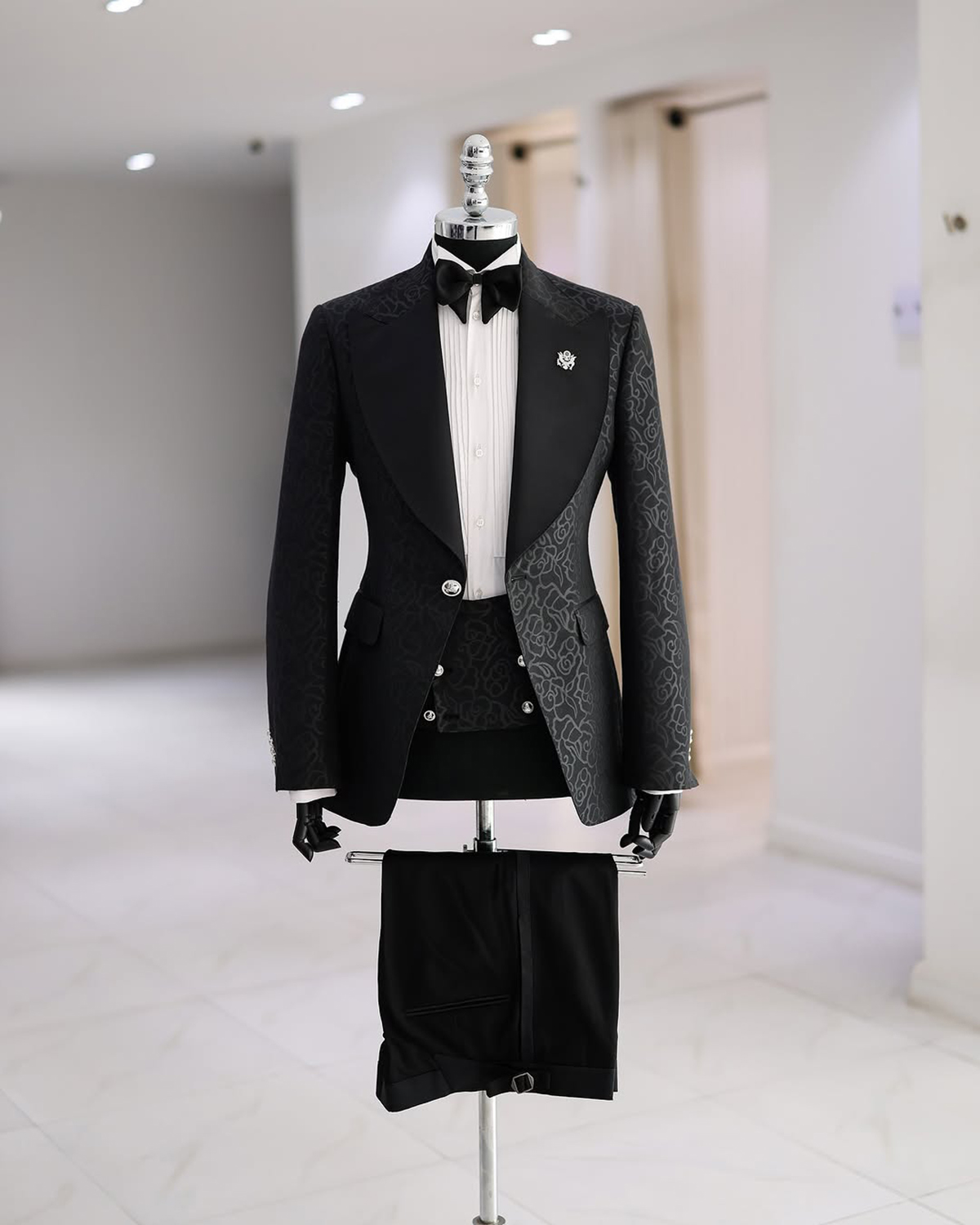 Handsome Men Suits Tailor-Made 2 Pieces Peaked Lapel Jacket Jacquard Blazer One Button Groom Evening Prom Party Customized Coat Pants Plus Size