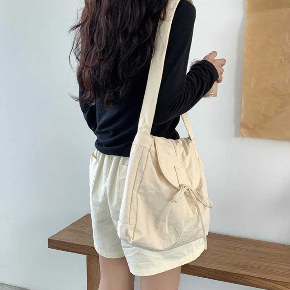 Vintage Flap Nylon Bow Crossbody Bag Large Autumn New Student Commuter Shoulder Bag Winter Solid Colour Simple Messenger Bag