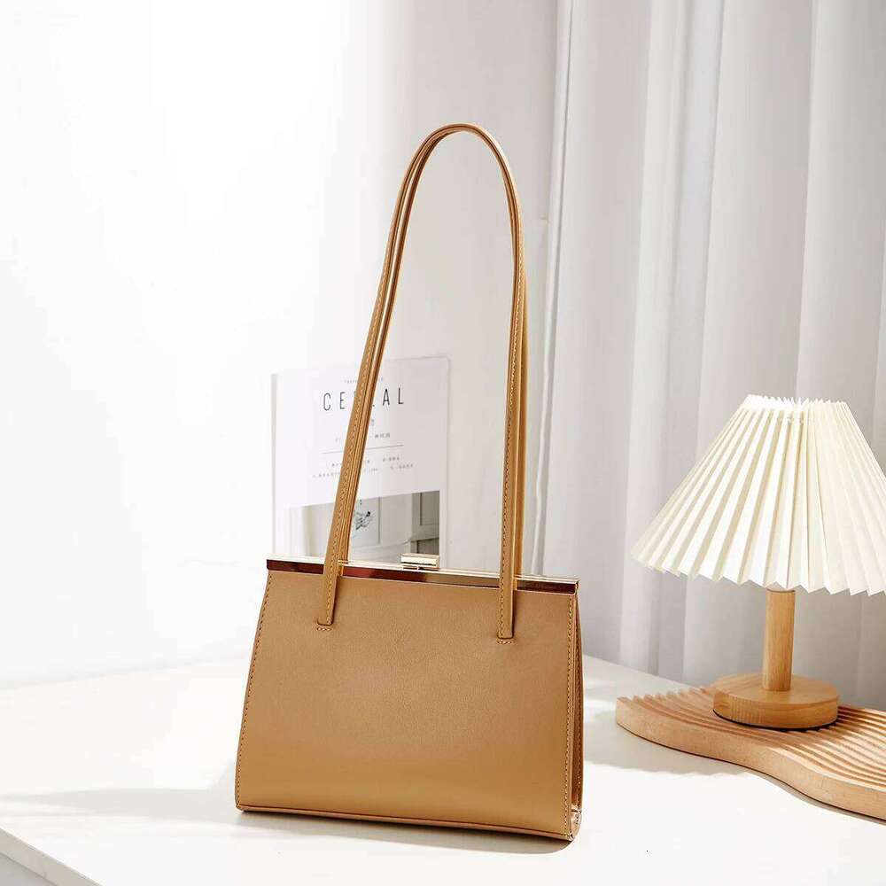 2024 Fashion New Large Capacity Joker Temperament Commuter Underarm Simple One-Shoulder Clip Bag Casual Handbag