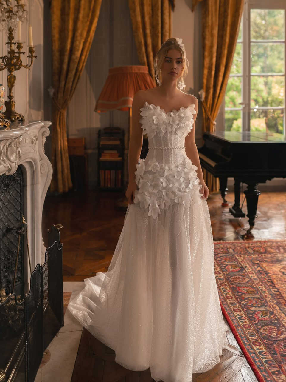 Vintage A Line Wedding Dress Hand Made Flowers Sweetheart Neck Bridal Gowns Customized Backless Sequined Bride Dresses