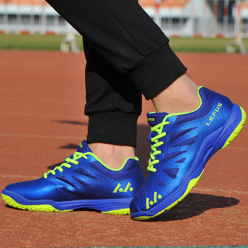 Special badminton shoes; Men's sports shoes for ultra-light training ; Anti-skid and shock-absorbing net surface breath sports shoes.