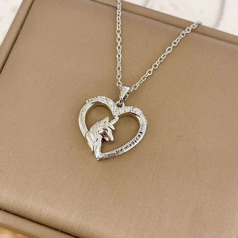 Creative New Unicorn Necklace Heart-Shaped Pony Love Pendant Non-Fading Collarbone Chain 7Dd