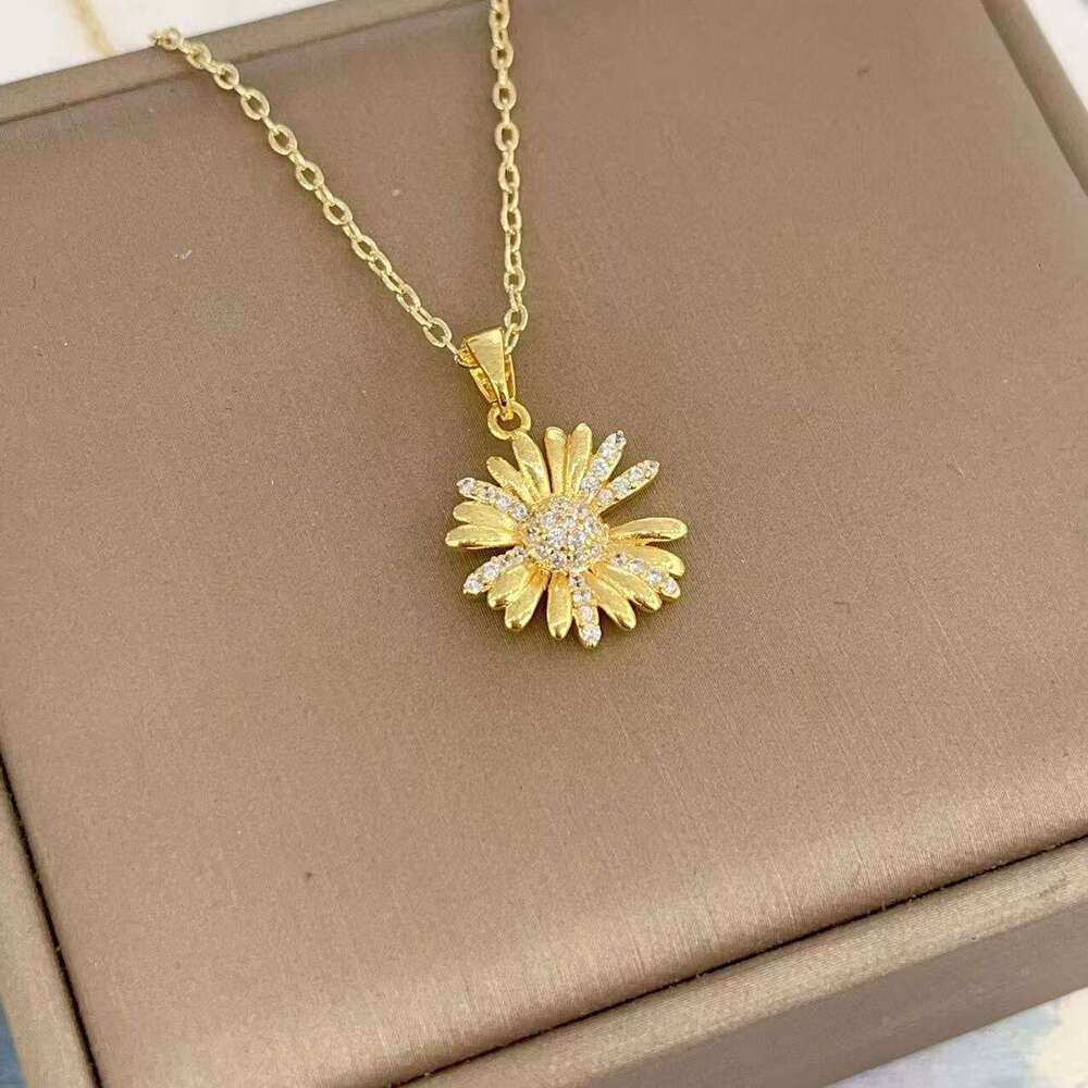 Titanium Steel Non-Fading Summer Suower Light Necklace For Women Fashion Simple Versatile Copper Gold-Plated High-End Clavicle Chain D96