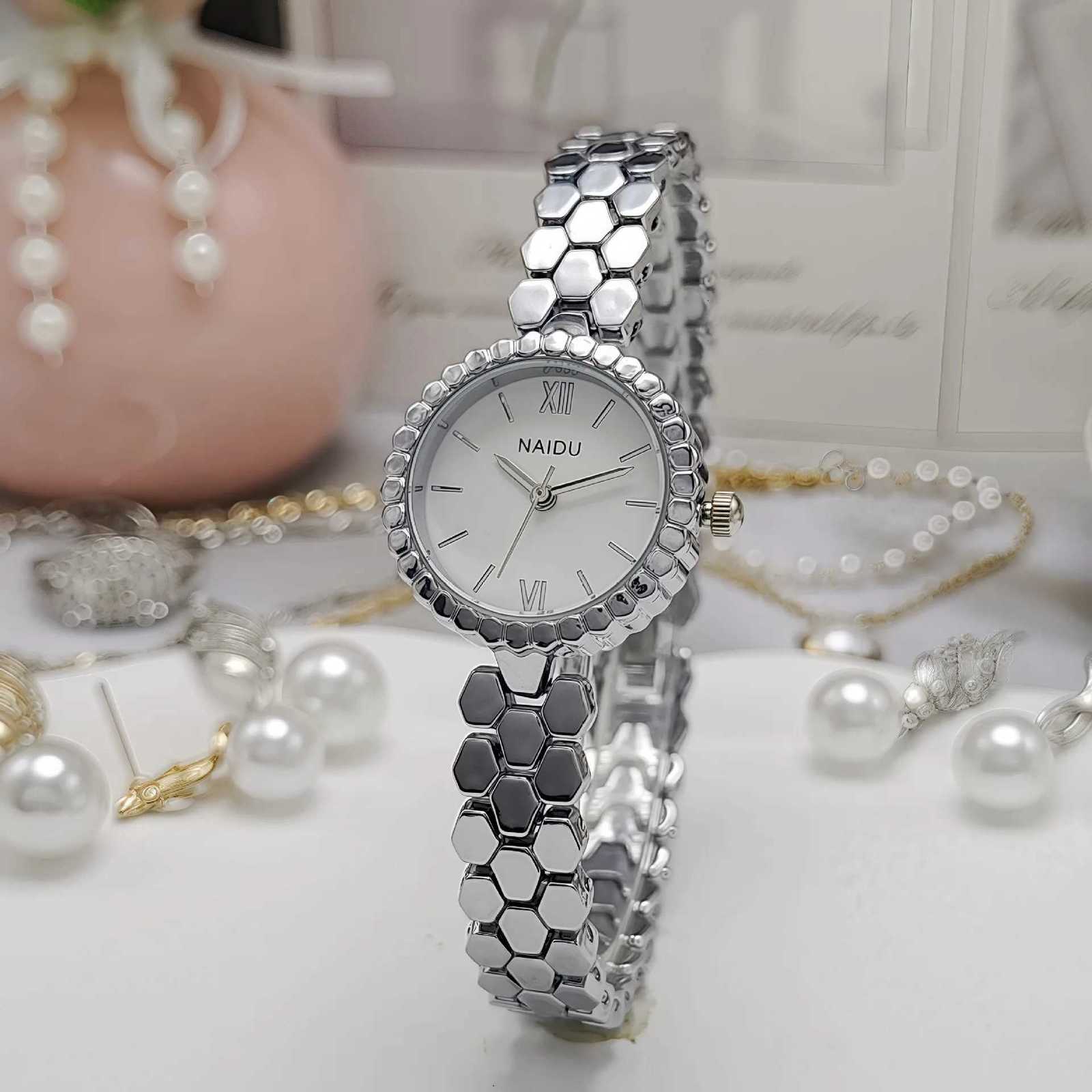 Fashion Senior Temperament Disc Alloy Str Quartz Wrist Watch for Womens Girl Gift Jewelry Accessory Relgio Y250715