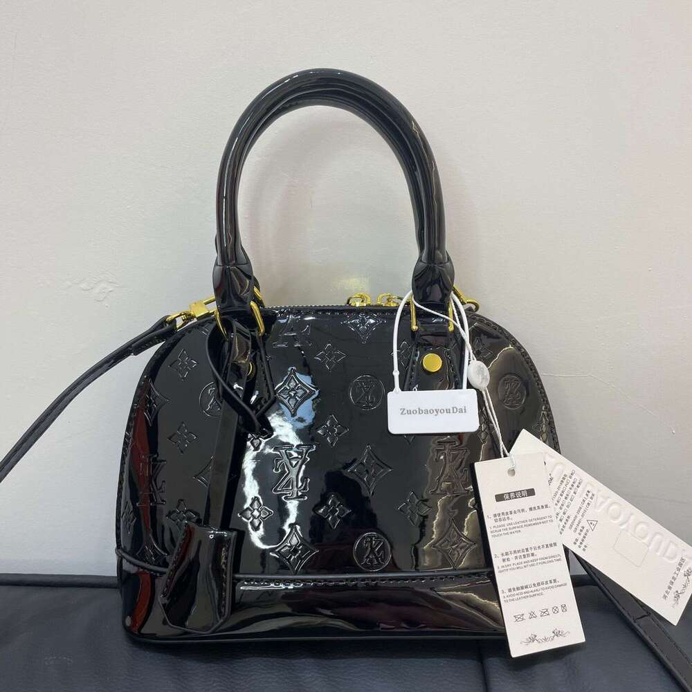 Fashion Fashion Shell Handbag 2025 New Letter Shoulder Crossbody Bag Niche Trendy Popular