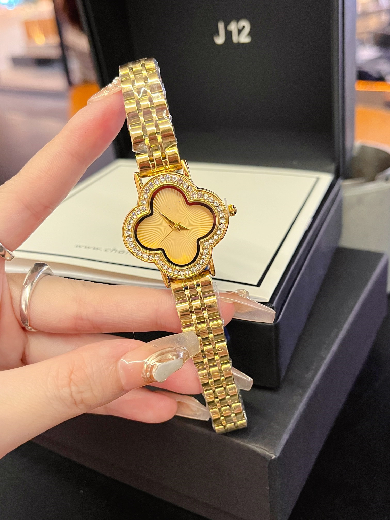 Fashion Versatile Women Four Leaf Clover Bracelet Watch Popular Quartz Diamond Fashion Green Watch Designer Casual Wristwatch #088