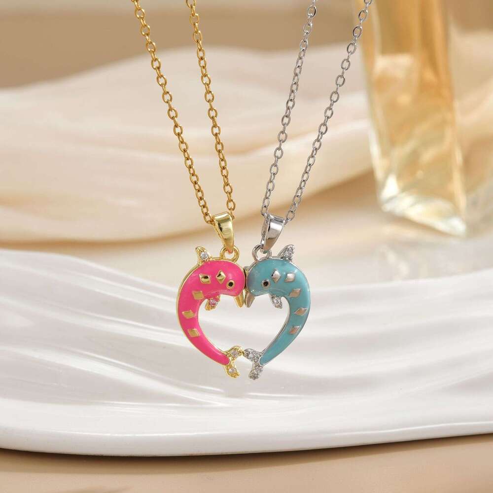 Cute Magnetic Dolphin Titanium Steel Necklace For Women Cartoon Marine Life Two-Piece Splicing Friend Gift Accessory Collarbone Chain Be0