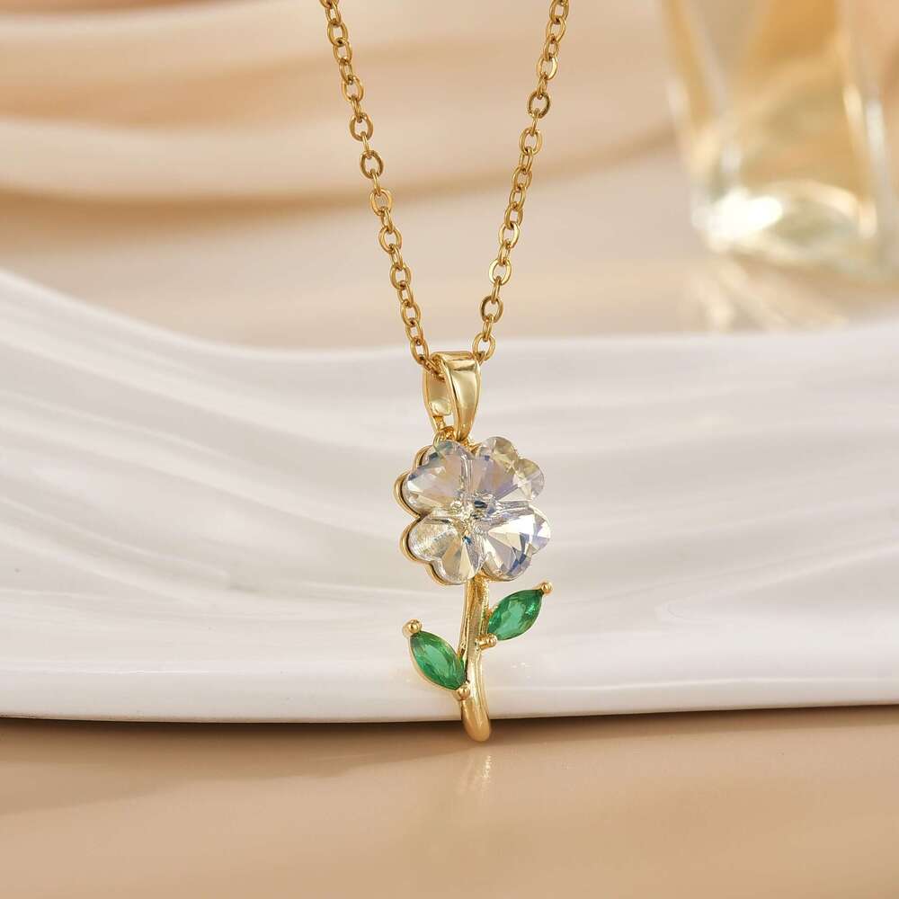 Summer Fresh Four-Leaf Clover Design Pendant Light Necklace For Women Ins Style Titanium Steel Non-Fading Collarbone Chain B0d