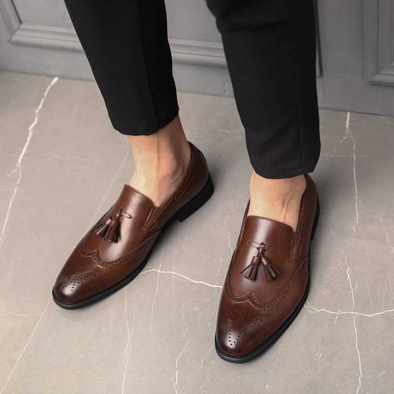 Tassel Carving Loafer Shoes Men Slip on Driving Moccasins Mens Comfortable Leather Shoes Men Wedding Shoes Fashion Casual Shoes W250716