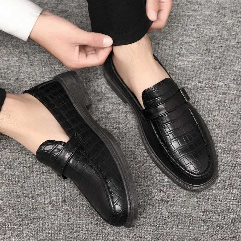 Men Thick Soled Loafers Leather Shoes Thick Soled Round Toe Men Casual Shoes Comfortable Classic Leather Shoes W250716