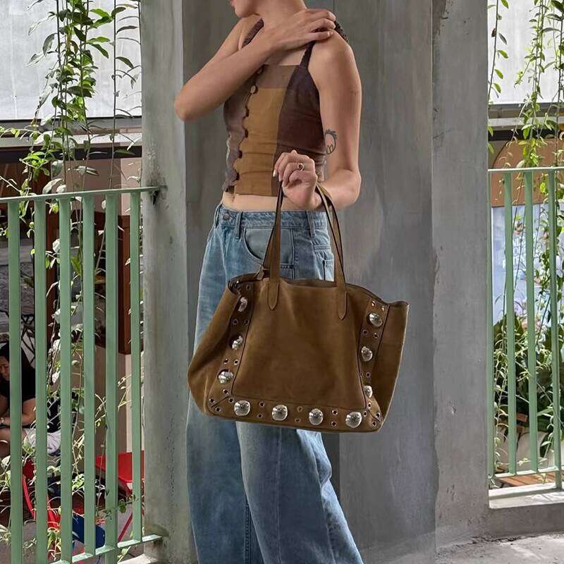Step into sophistication effortlessly - Explore our curated collection of niche-design bags perfect for bloggers looking to add an edge to their wardr