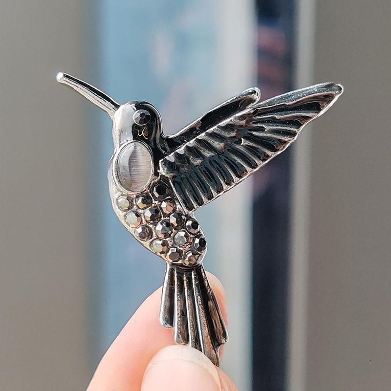 Fashionable Hummingbird Brooch Accessories Highend Womens Party 250625