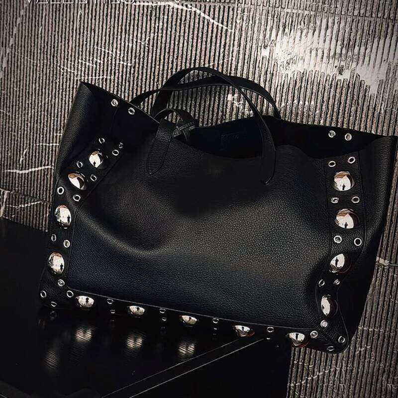 Step into sophistication effortlessly - Explore our curated collection of niche-design bags perfect for bloggers looking to add an edge to their wardr