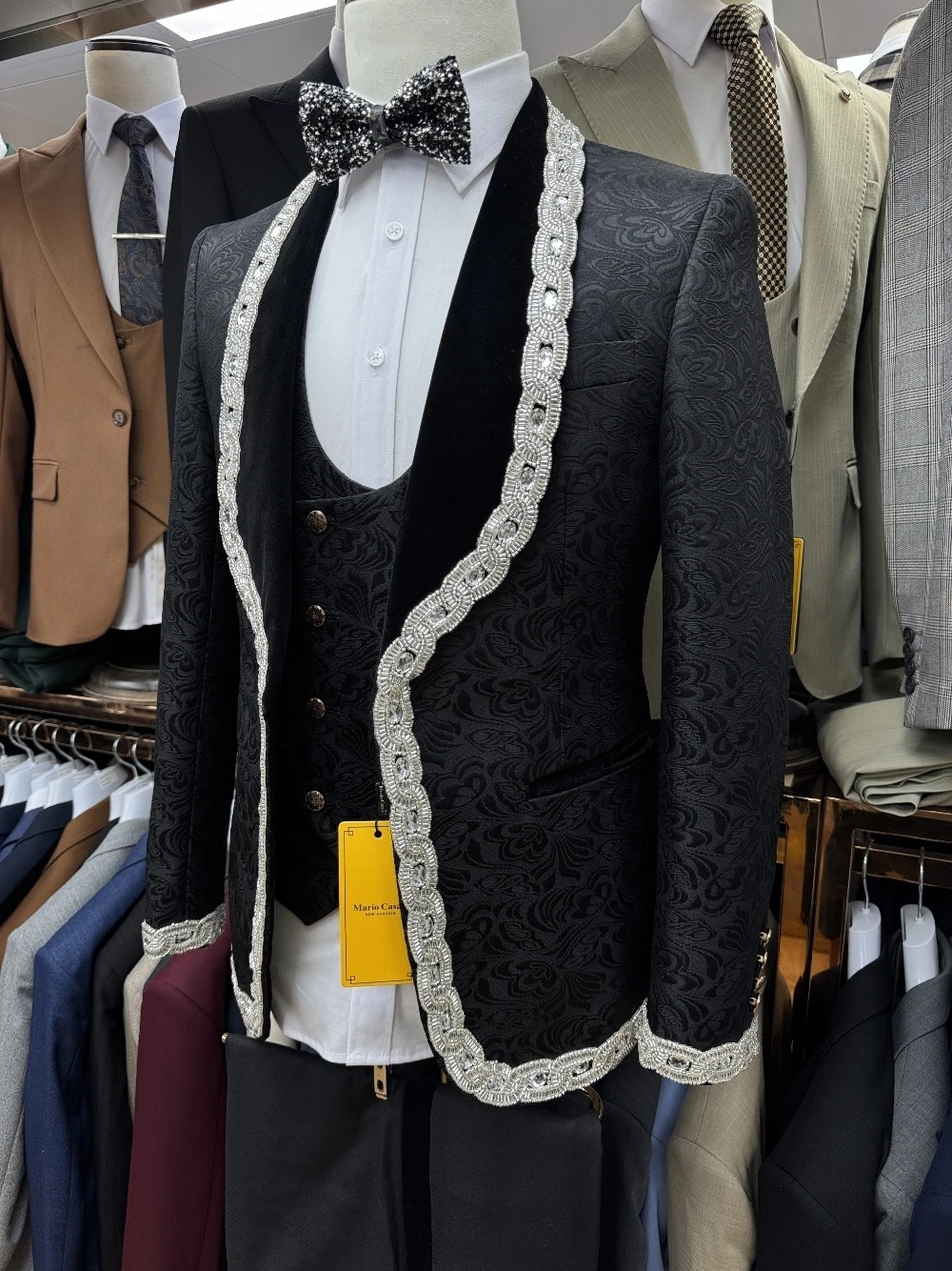 Elegant Men Suits Tailor-Made 3 Pieces Shawl Lapel Jacket Beading Blazer Jacquard One Button Groom Customized Coat Vest Pants Plus Size