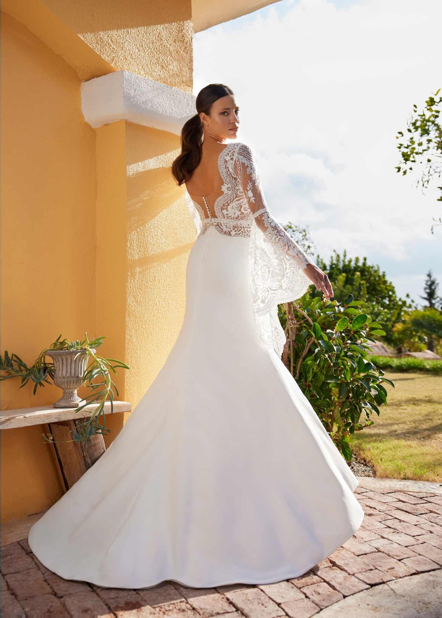 Exquisite Lace Jacket Bridal Accessories Full Sleeve Wraps Jewel With Full Floral Appliques Neck Sheath Bolero For Wedding Dresses Custom Made Real Im