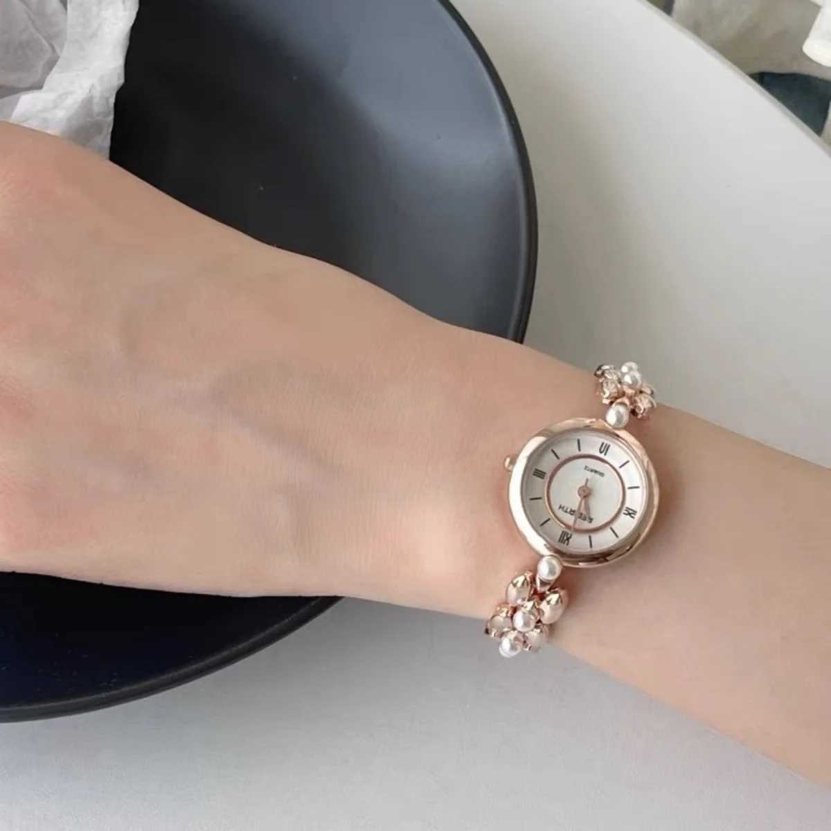 Luxurious Casual Exquisite Compact Retro Quartz Movement Y250715