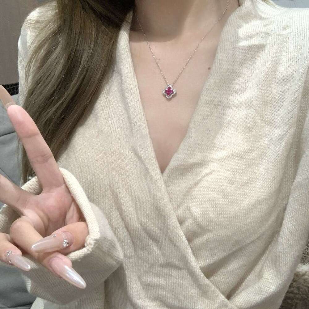 S Pure Sier Light Elegant Red Four-Leaf Clover Pendant Necklace Niche Exquisite High-Value Petal Collarbone Chain