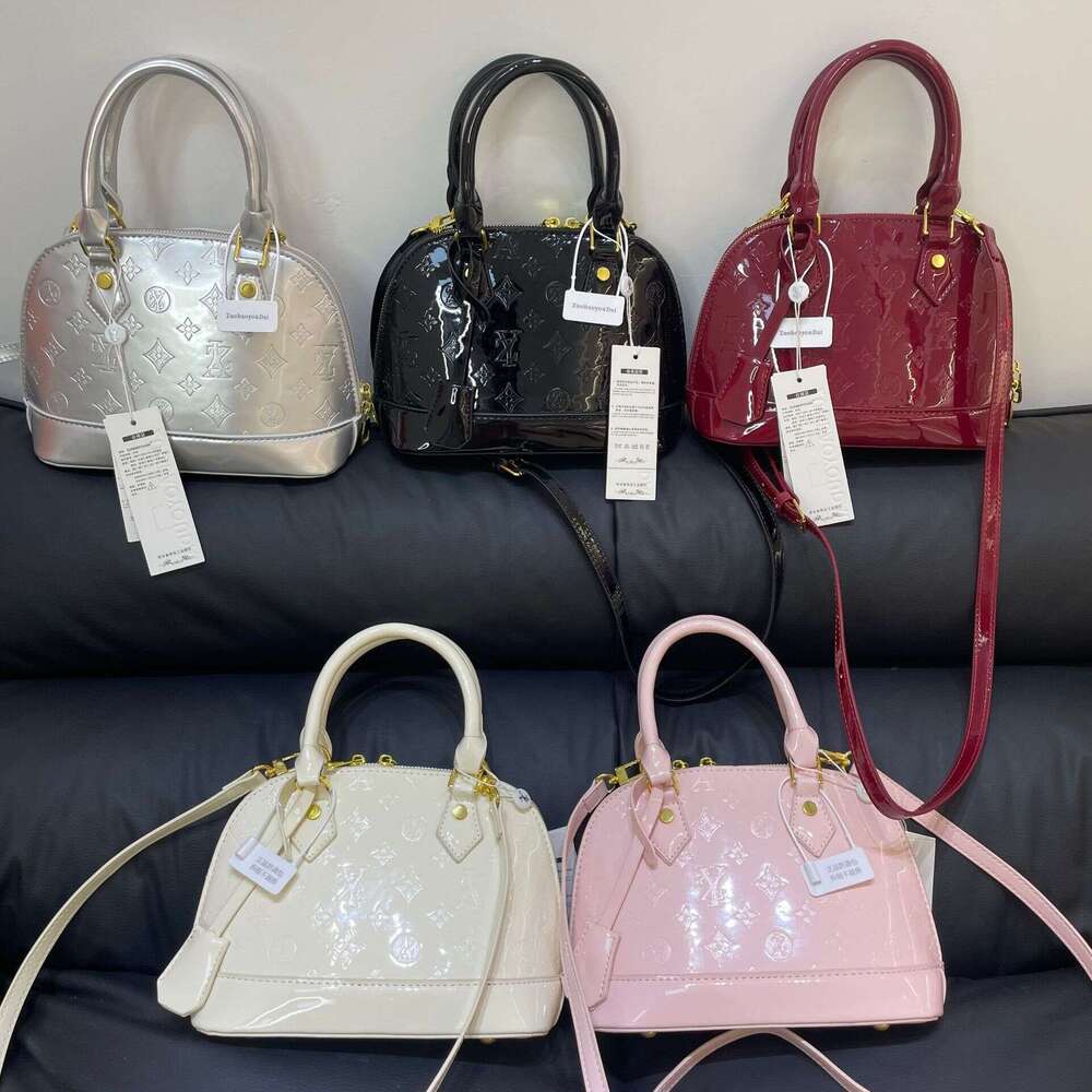 Fashion Fashion Shell Handbag 2025 New Letter Shoulder Crossbody Bag Niche Trendy Popular